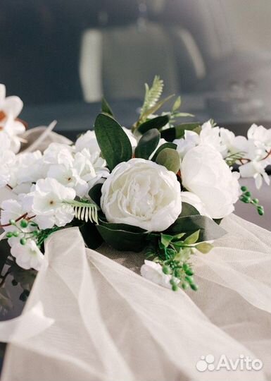 Свадебное украшение на машину