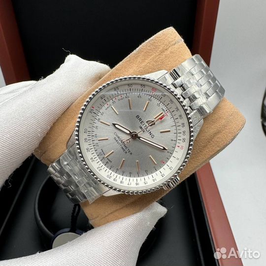 Часы женские Breitling Navitimer