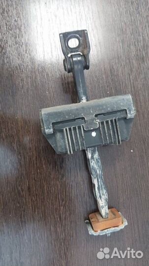 Ограничитель двери передний левый Bmw 525I E60