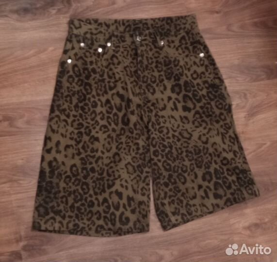 Широкие шорты sk8 y2k в необычной расцветки