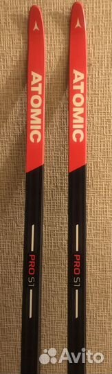 Лыжи с палками и ботинками