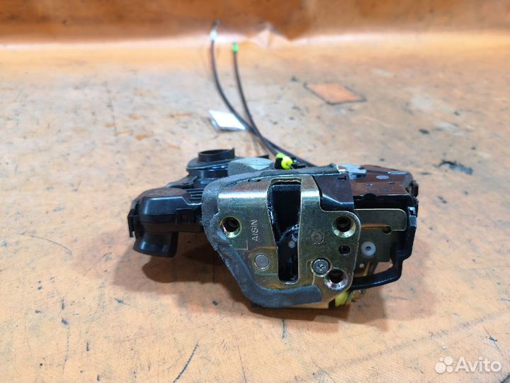 Замок двери передний правый Toyota Caldina AZT246W