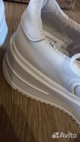Кроссовки белые 39 размер