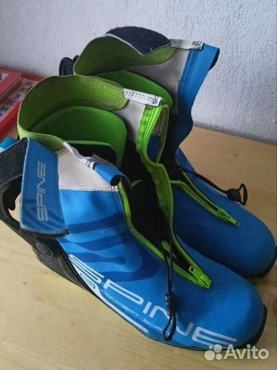 Лыжные ботинки коньковые spine