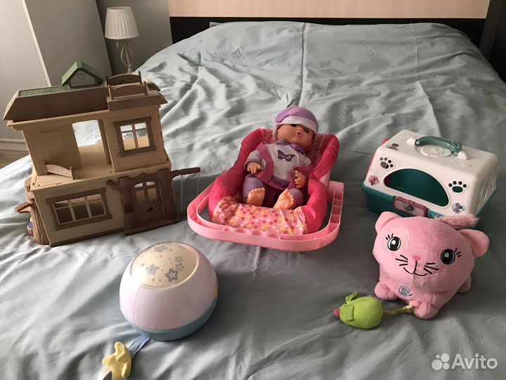 Коляска, игрушки, домик, переноска для кошек