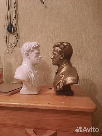 Бюст Маяковского 28х28