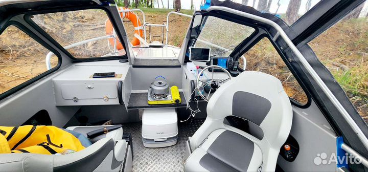 Лодка King Fisher kf 560 мотор suzuki 140 прицеп