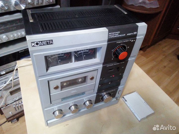 Кассетный магнитофон Комета 225 со стрелочками