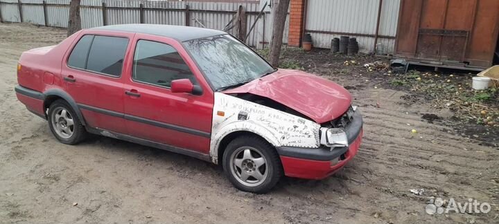 Volkswagen Vento 1.8 МТ, 1993, битый, 170 000 км