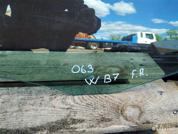 Стекло двери переднее правое Volkswagen Passat B7