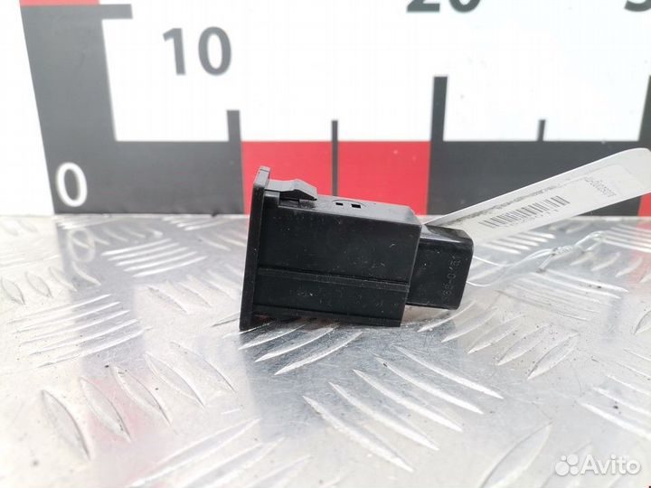 Кнопка открывания люка Toyota Avensis 2 (T250)