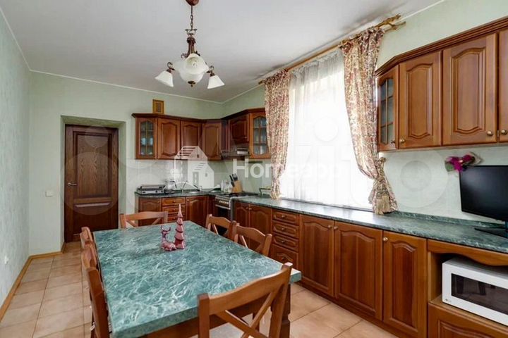 Дом 304 м² на участке 12 сот.