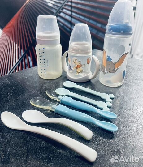 Бутылочки и ложки для малыша