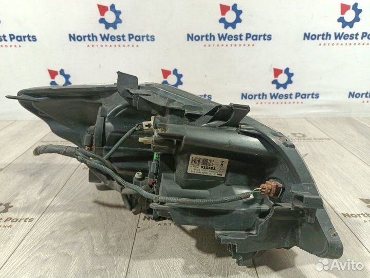 Фара передняя левая Toyota Auris (E150) хэтчбек