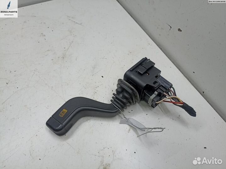 Переключатель поворотов 90221774 на Opel Omega B