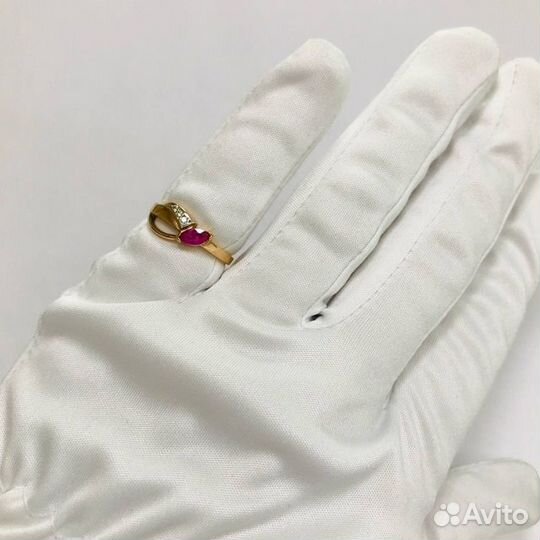 Кольцо с синтетическим камнем Золото