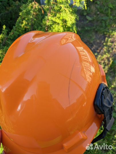 Каска строительная с наушниками.Новая