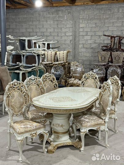 Стол и стулье 