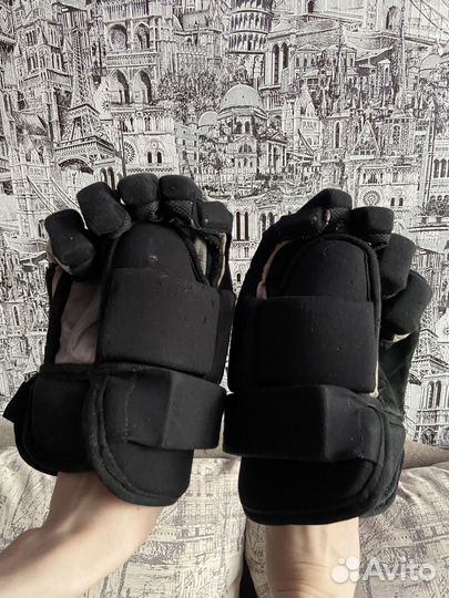 Краги хоккейные