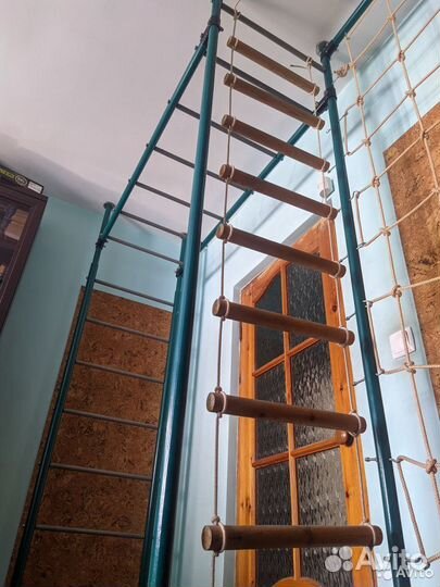 Детский спортивный уголок со скалолазным стендом