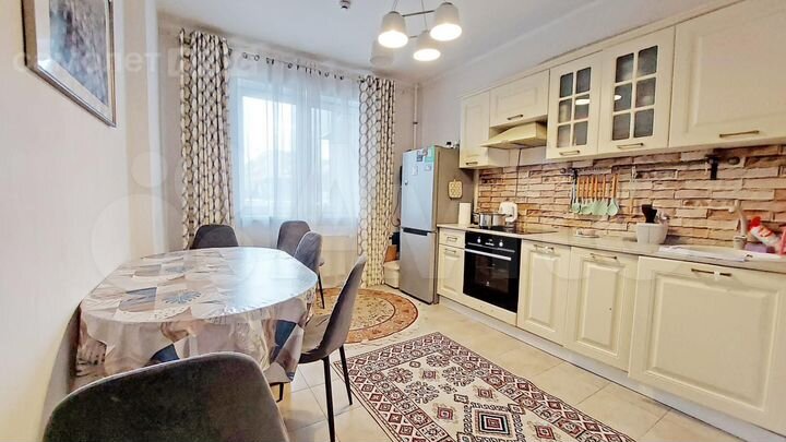 3-к. квартира, 73 м², 1/17 эт.