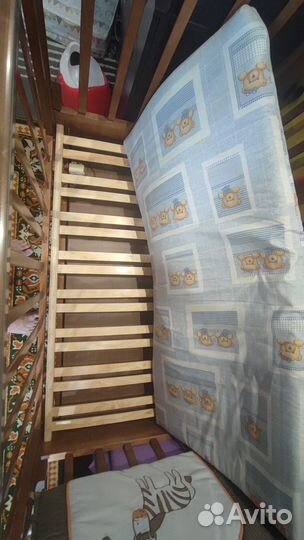 Детская кроватка можга с маятниковым механизмом