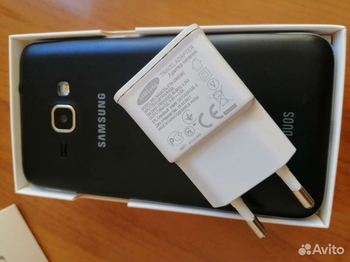 Телефон Samsung j1