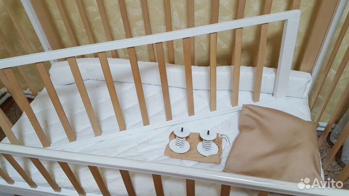 Детская кроватка с маятником фирма 