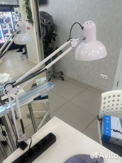 Настольная лампа. Светильник для маникюра