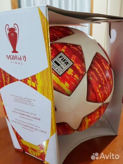 Футбольный мяч,мадрид 19,финал