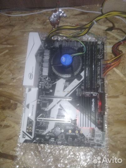 Материнская плата с процессором и памятью