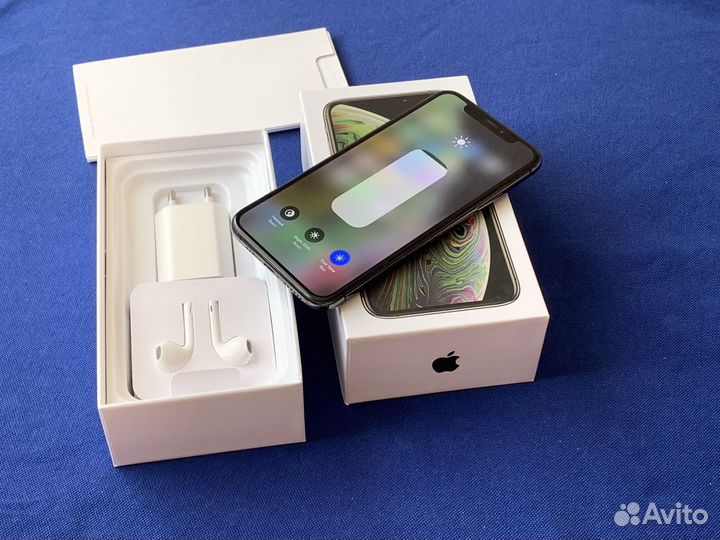 iPhone Xs, 64 ГБ