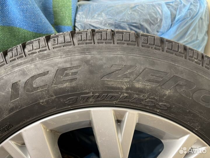 Pirelli Ice Zero 215/65 R17