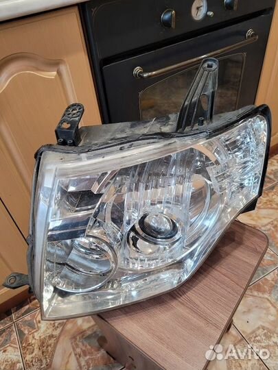 Фара Mitsubishi Pajero 4, передняя, левая, ксенон