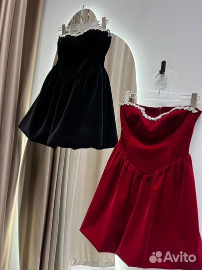 Красное бархатное платье
