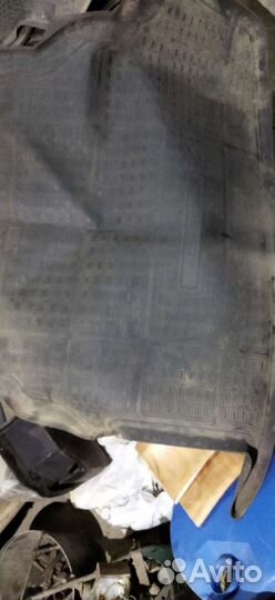 Продам коврик в багажник от Toyota Camry