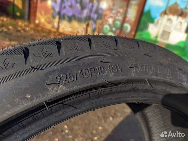 Triangle PL02 225/40 R19 92V
