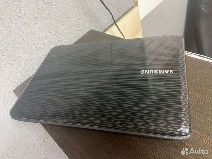 Ноутбук Samsung r525
