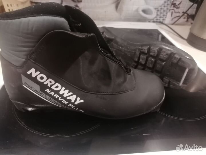 Лыжные ботинки