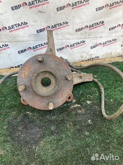 Кулак поворотный передний правый Mitsubishi Lancer