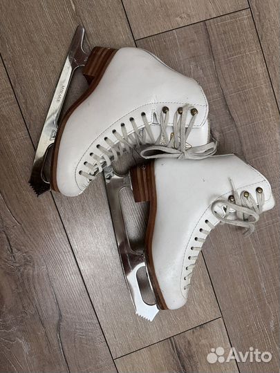 Фигурные коньки jackson