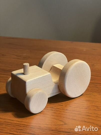 Трактор - деревянная игрушка
