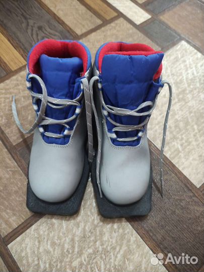 Лыжные ботинки