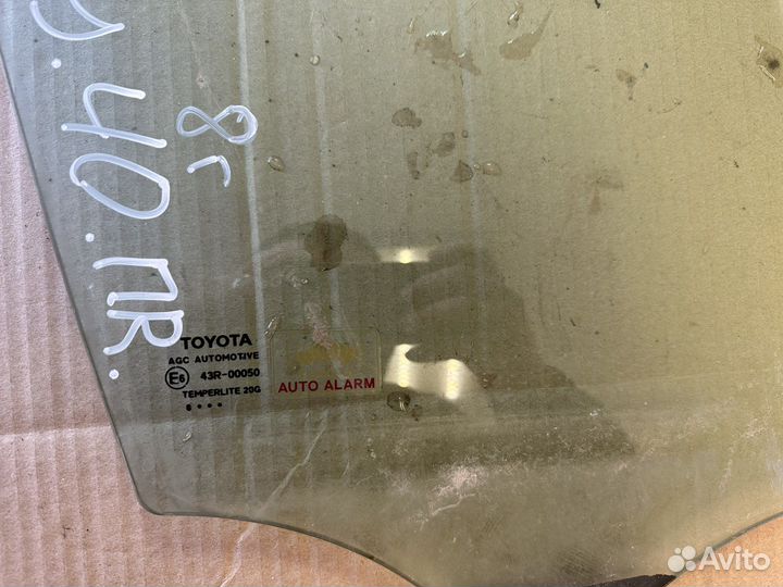 Переднее правое стекло Toyota Camry 40