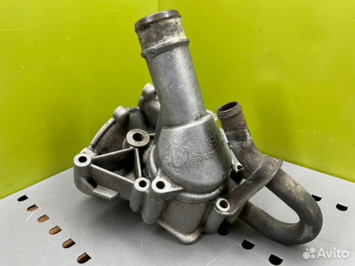 Корпус термостата Mercedes-Benz 190E W201 OM601