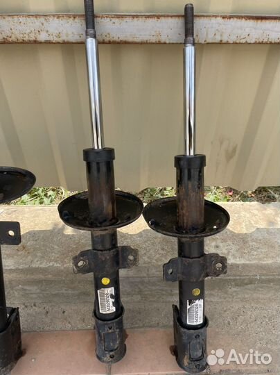 Стойки амортизатора renault duster