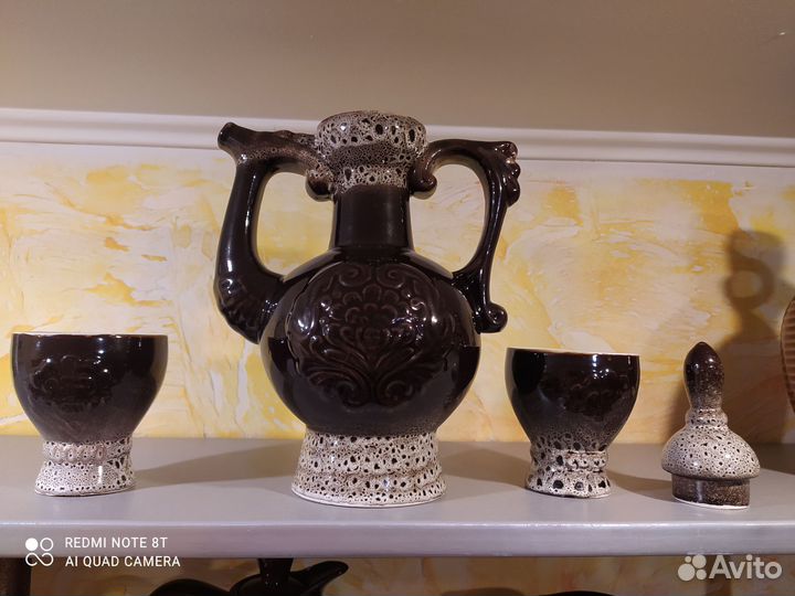 Глиняный кувшин для вина