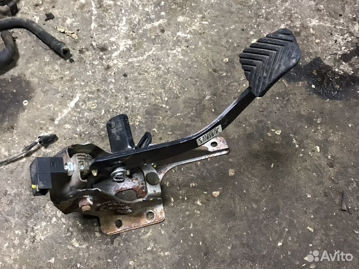 Педаль сцепления kia rio 3