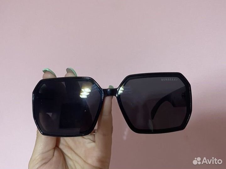 Солнцезащитные очки Burberry