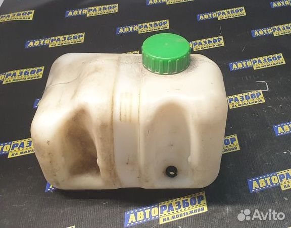 Бачок омывателя лобового стекла Chevrolet Niva